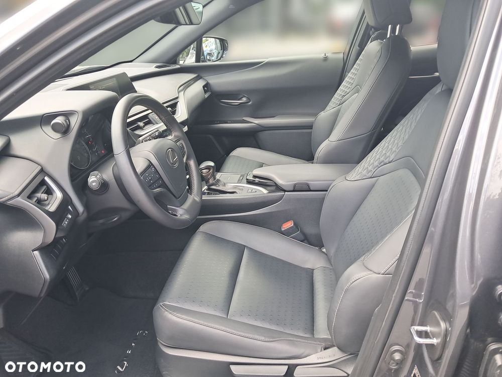 Lexus UX - 15