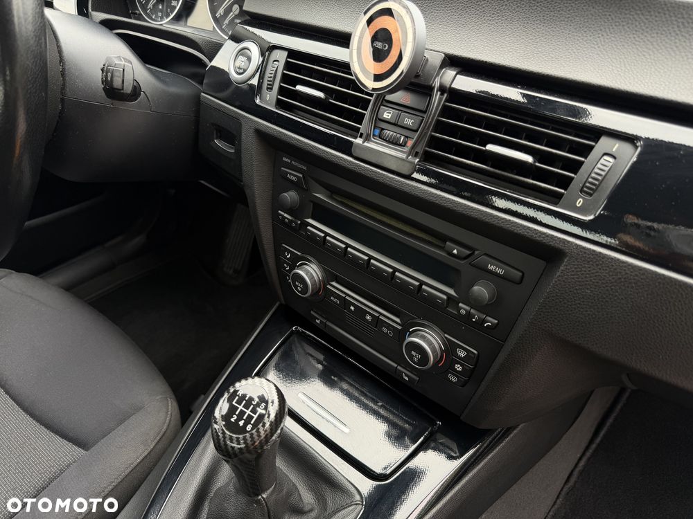 BMW Seria 3 318i - 11