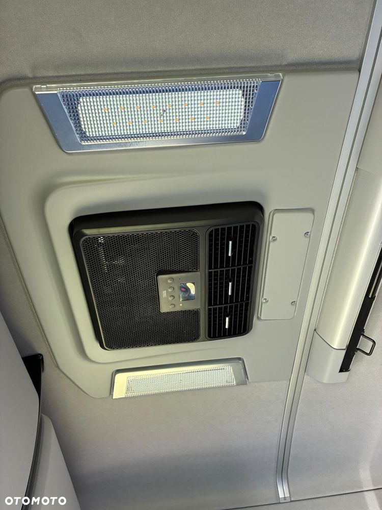 Renault T480 HIGH SLEEPER CAB - 19