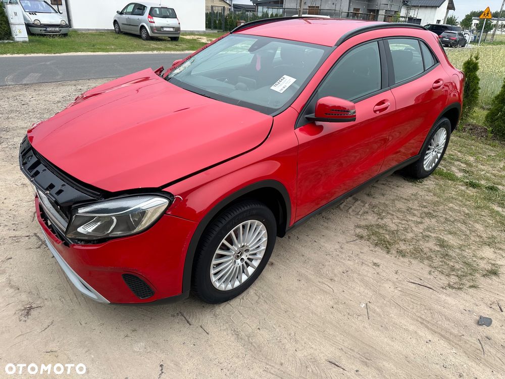 Mercedes-Benz GLA 180 7G-DCT UrbanStyle Edition - 33