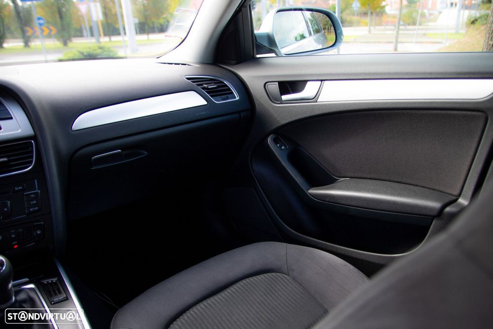 Audi A4 Avant 2.0 TDI Advance - 38