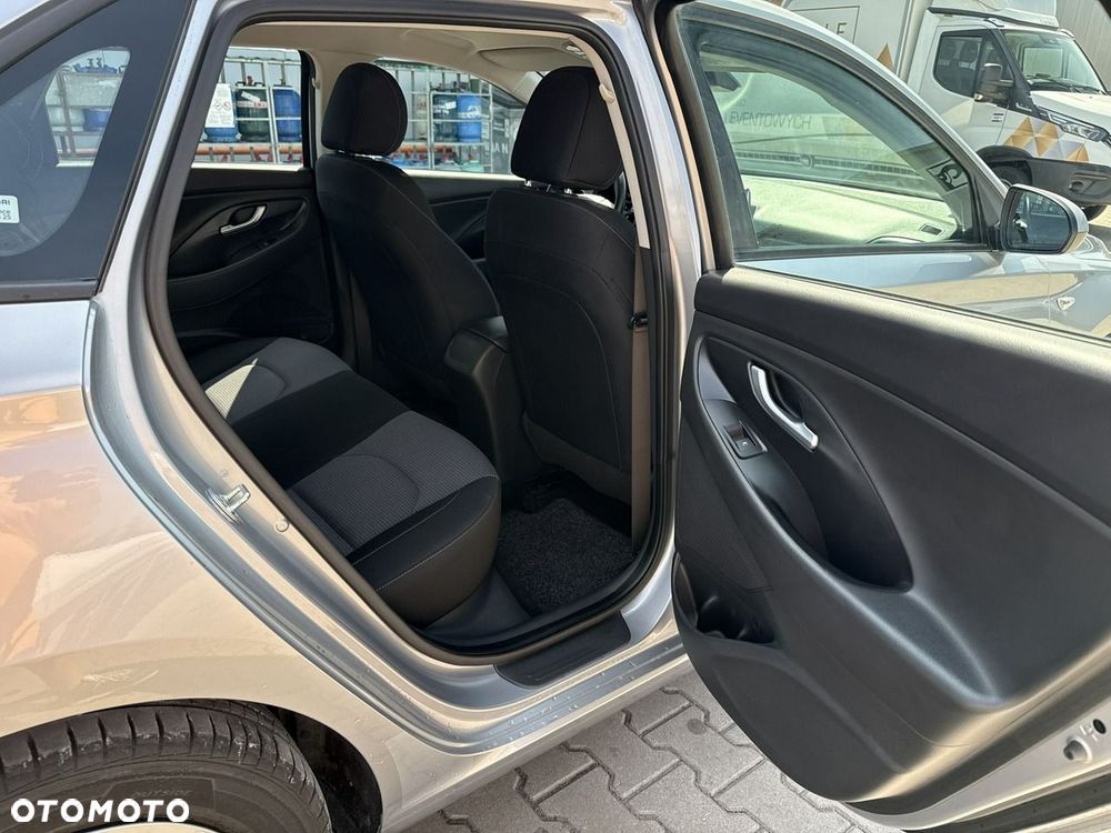 Hyundai i30 1.5 DPI Classic + - 17