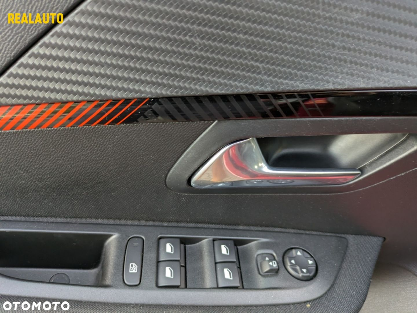 Peugeot 208 - 18