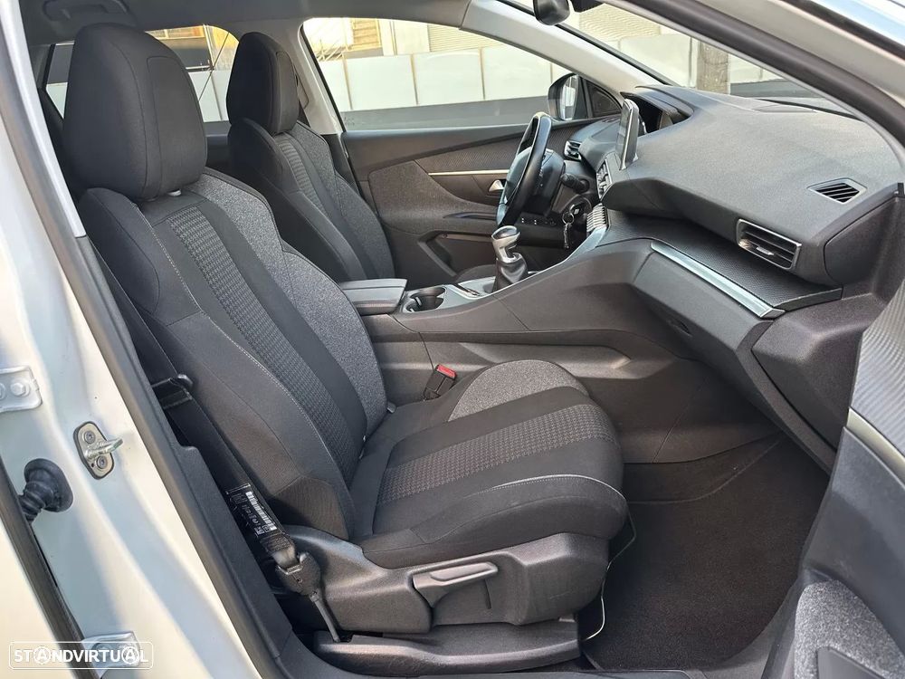 Peugeot 3008 1.2 PureTech Allure - 52