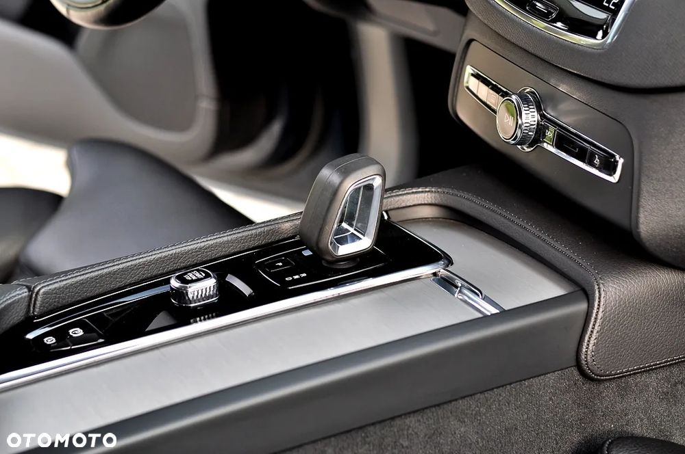 Volvo XC 90 B5 D AWD Geartronic Momentum Pro - 33