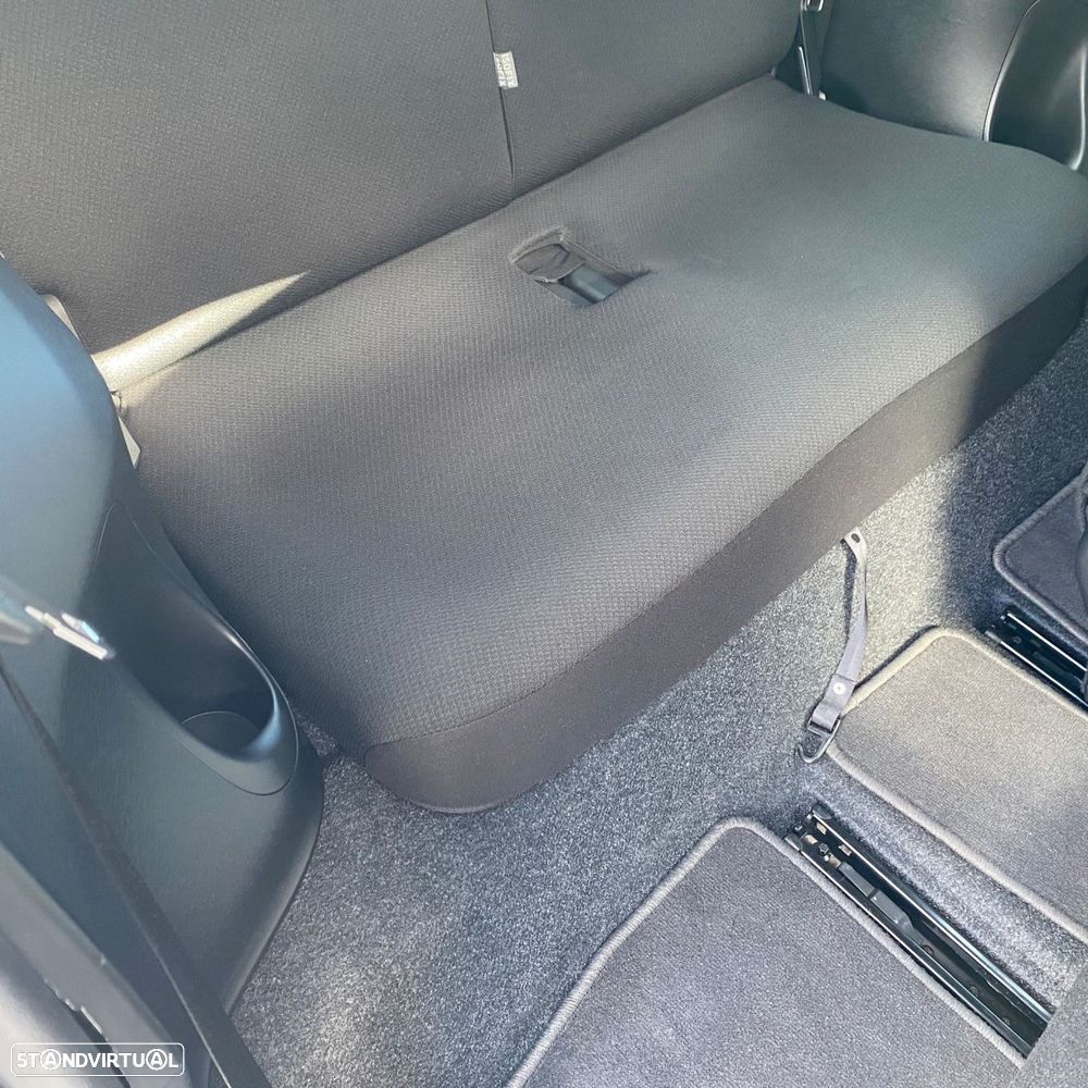 Toyota iQ 1.0 VVT-i 2 - 34