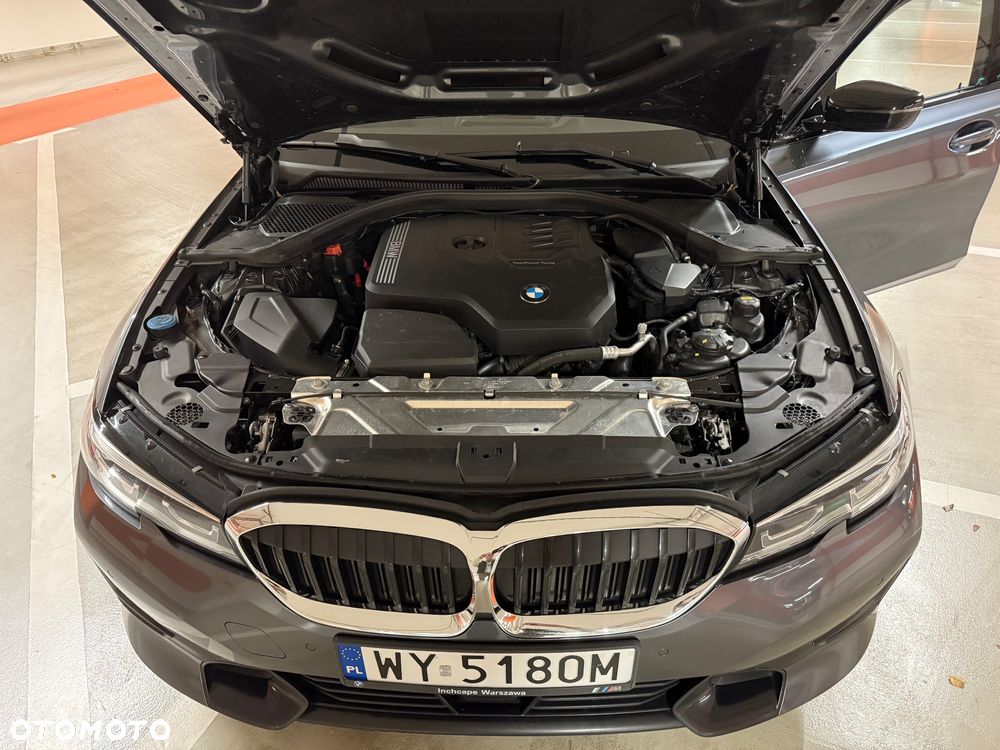 BMW Seria 3 330i Sport Line - 39
