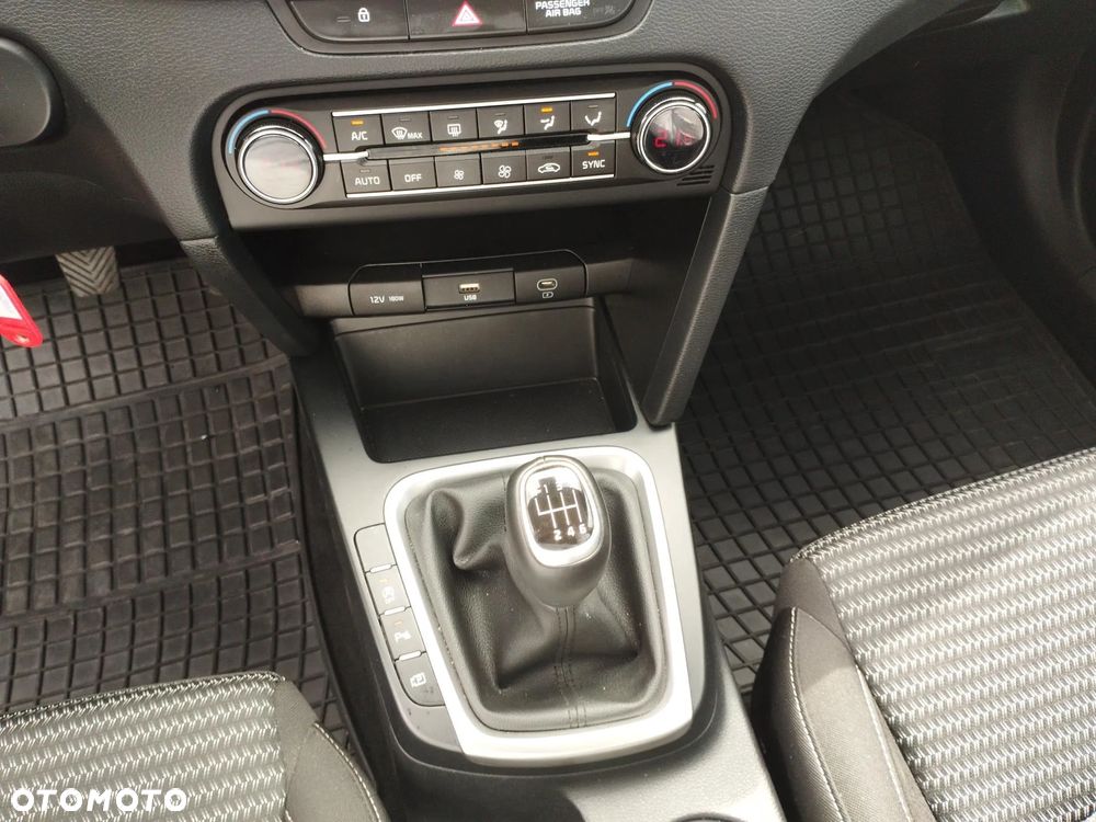 Kia Ceed 1.5 T-GDI M - 15