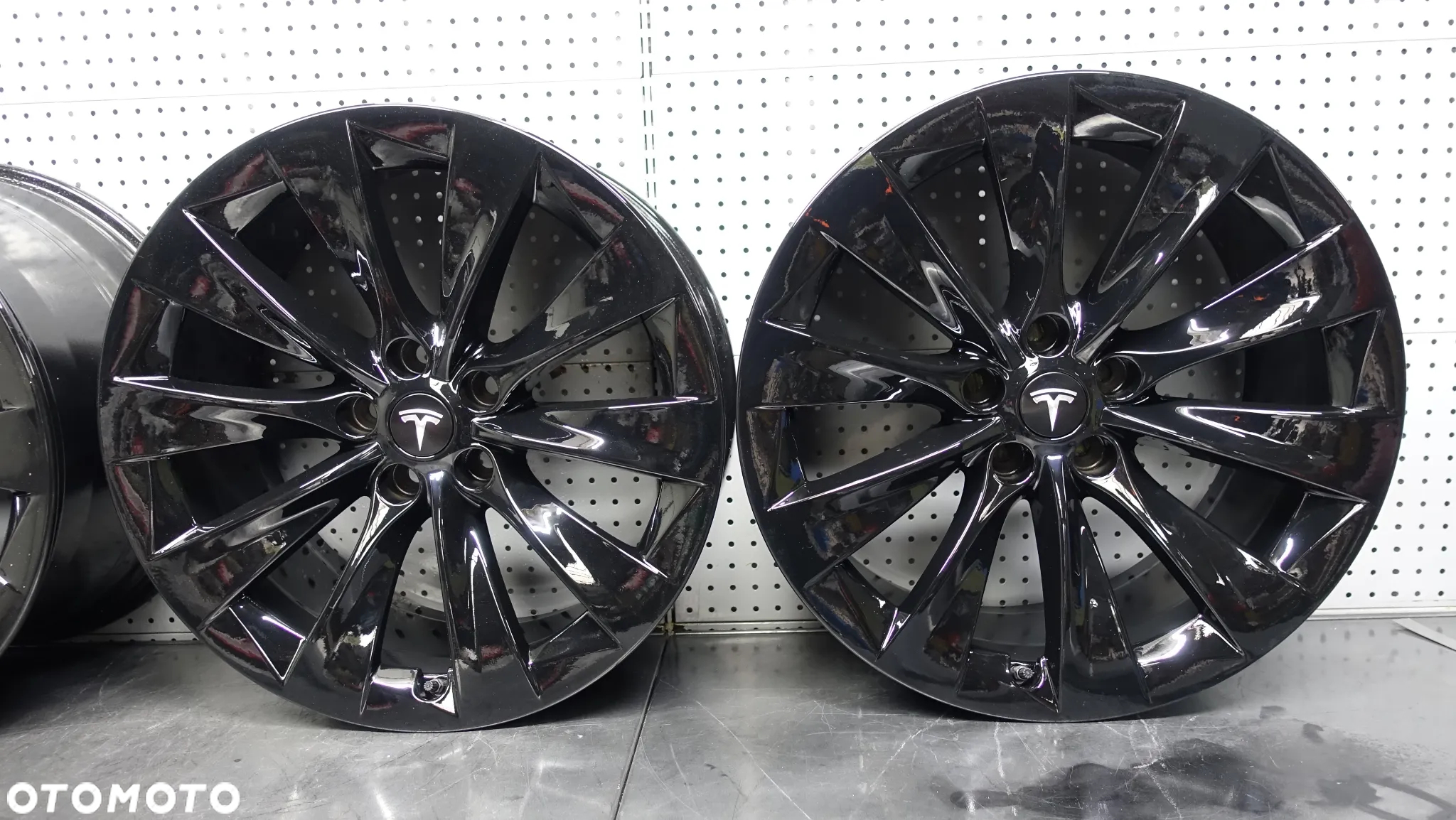 Felgi Tesla Model X S 20" 9J 10J ET35 5x120 1027225-00-A - 4