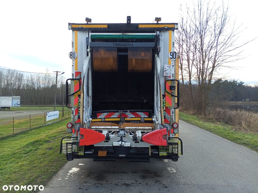 Renault Śmieciarka Renault D19/ Mały przebieg i udokumentowany - 8