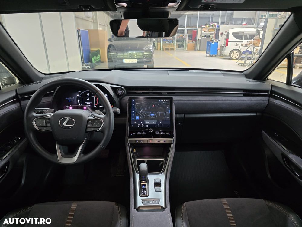Lexus LBX - 8
