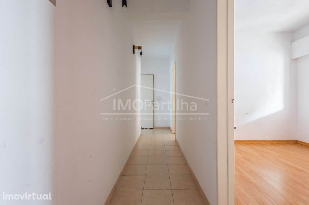 Apartamento T2 Oportunidade de Investimento - Cacém - Grande imagem: 3/16