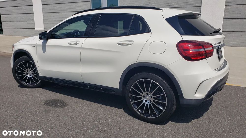 Mercedes-Benz GLA 250 7G-DCT Peak Edition - 4