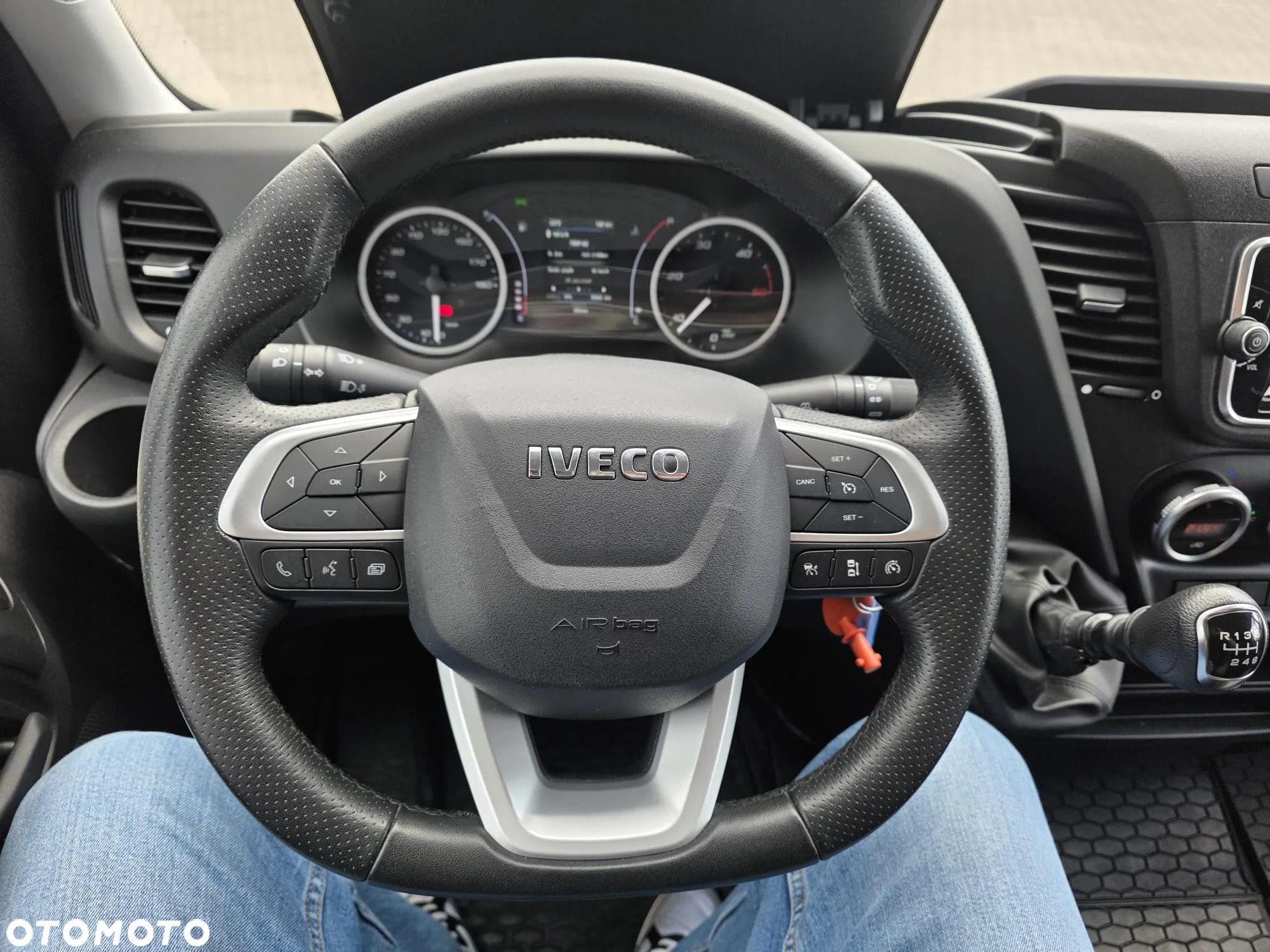 Iveco 50C18 Kontener z winda 1000 Kg 8EP Krajowy Ledy Nawigacja Wzmocniony - 13