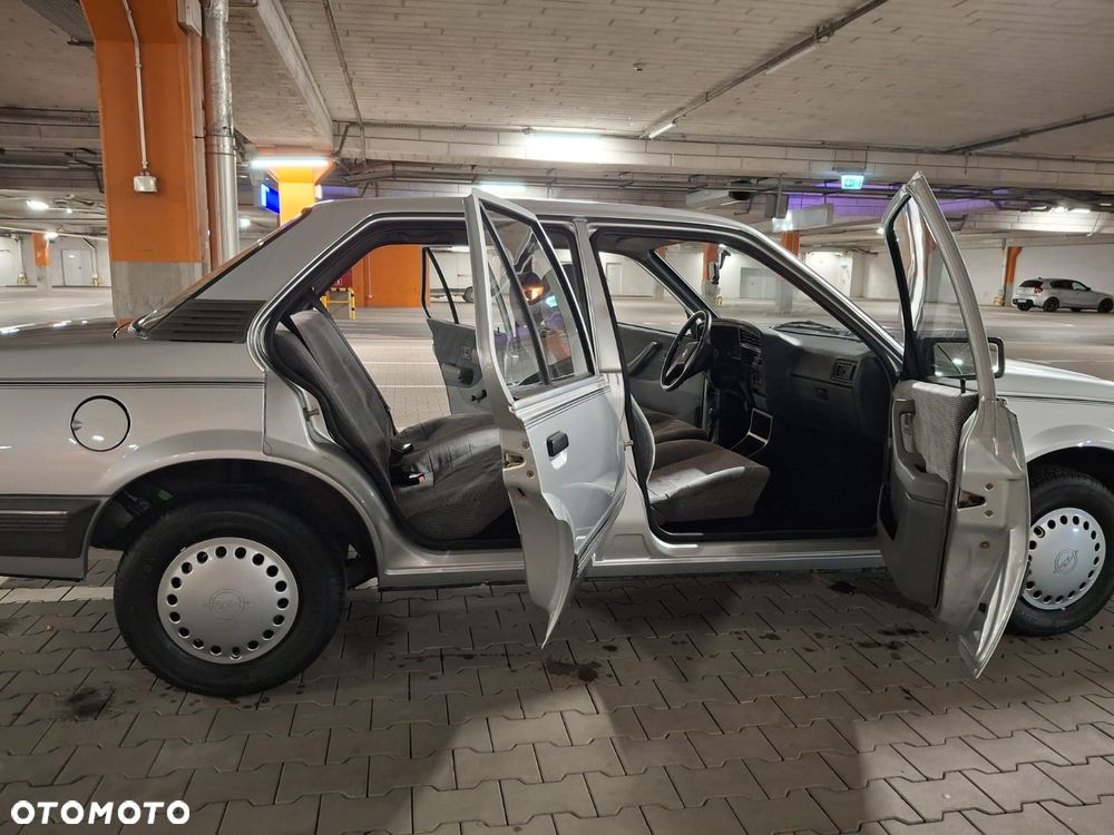 Opel Ascona 1.6 Exclusive - 24