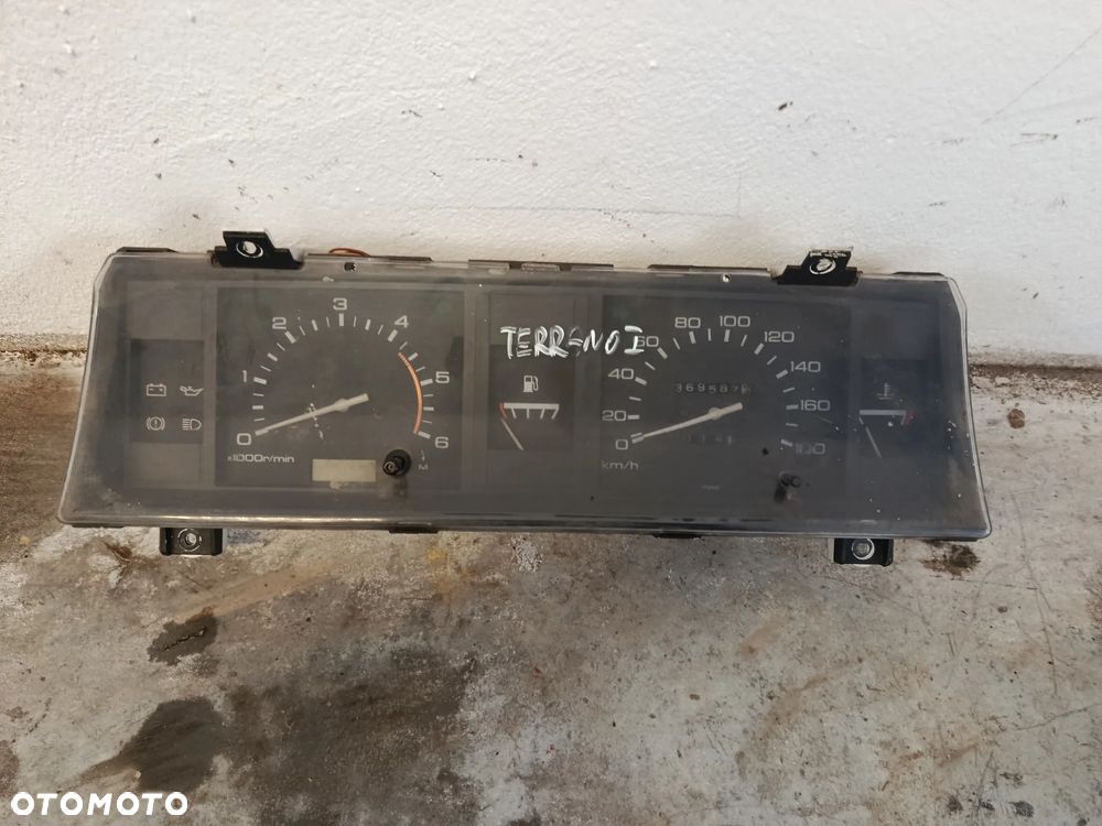 Licznik zegary nissan terrano 1 2.7 - 1