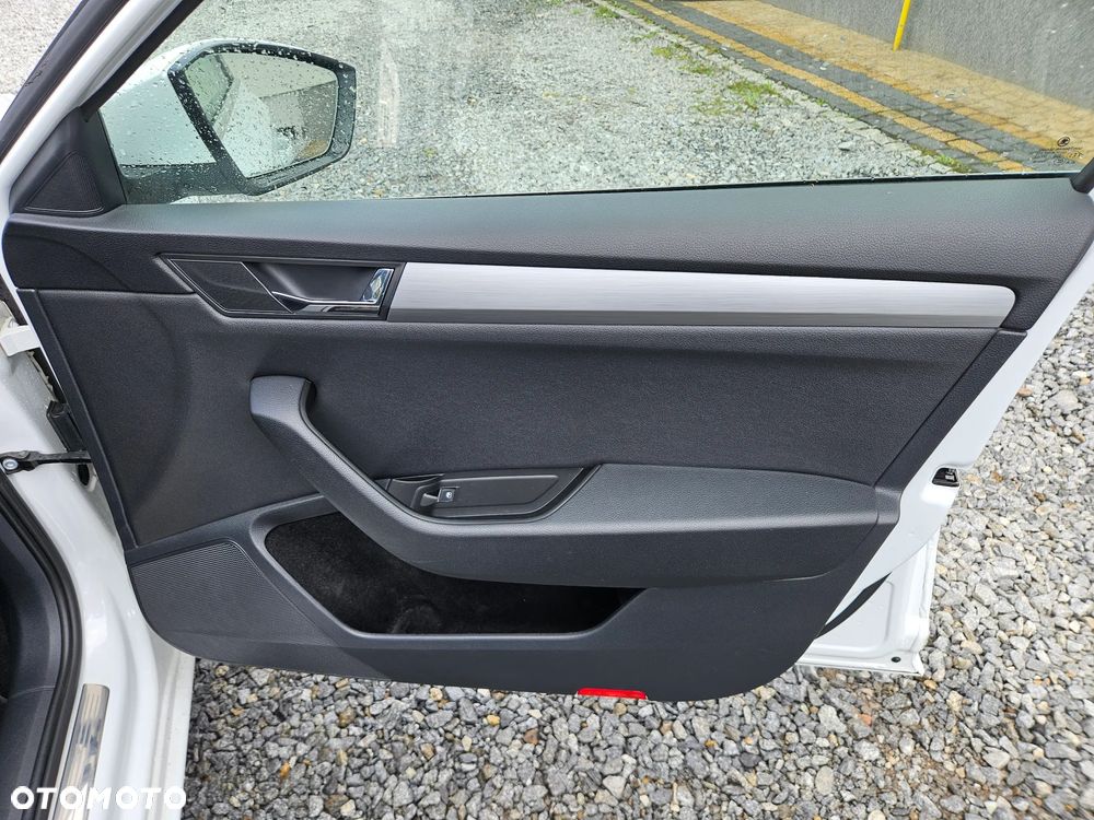 Skoda Superb 2.0 TDI DSG Premium Edition - 26