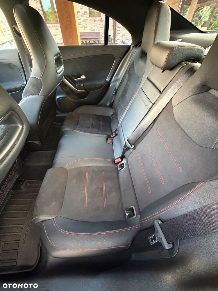 Mercedes-Benz CLA 220 d 4-Matic AMG Line 8G-DCT - 9