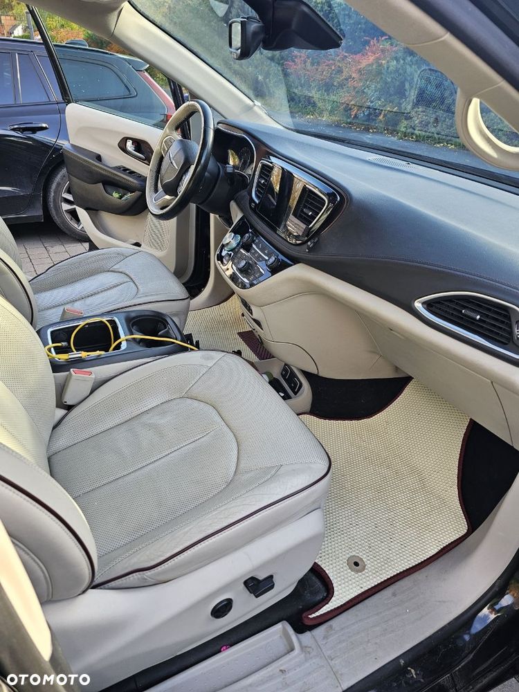 Chrysler Pacifica - 5
