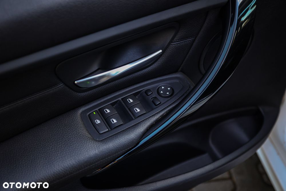 BMW Seria 3 320d Efficient Dynamics Edition Sport Line - 18