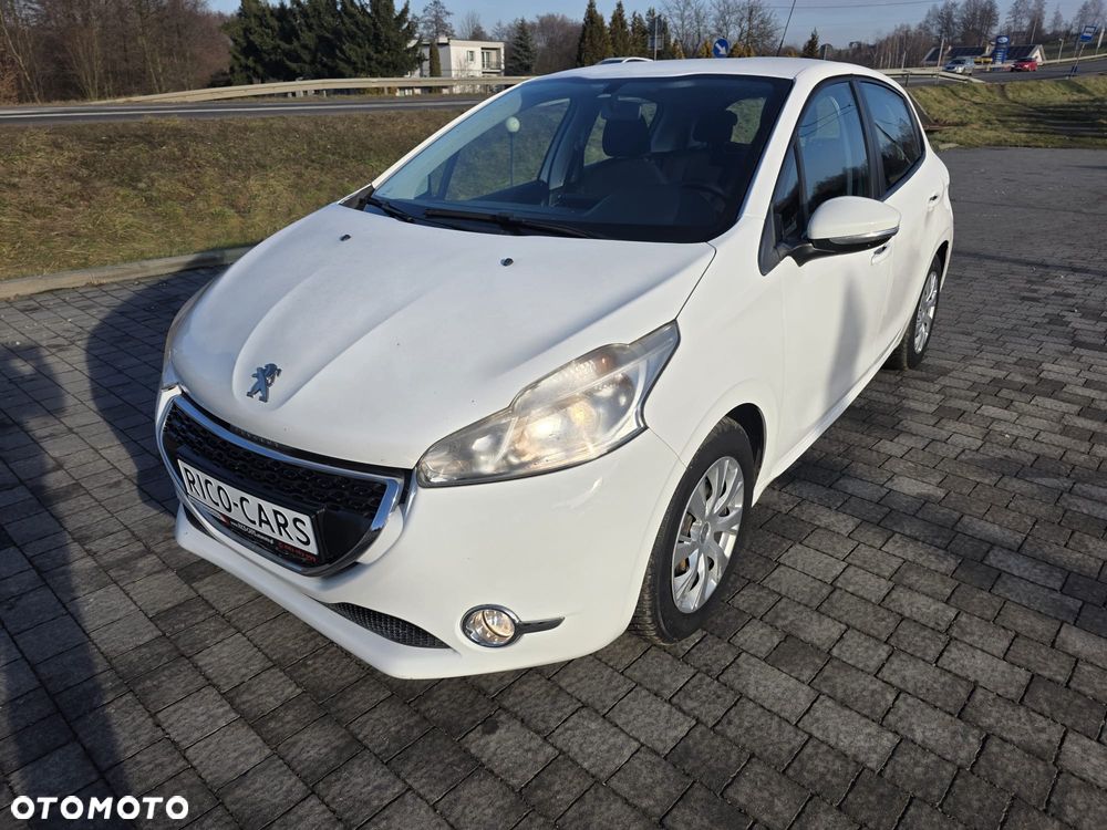 Peugeot 208 - 1