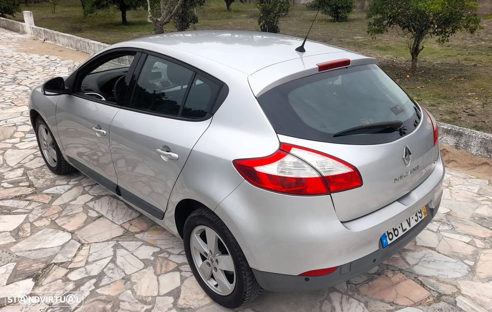 Renault Mégane 1.5 dCi Dynamique - 4