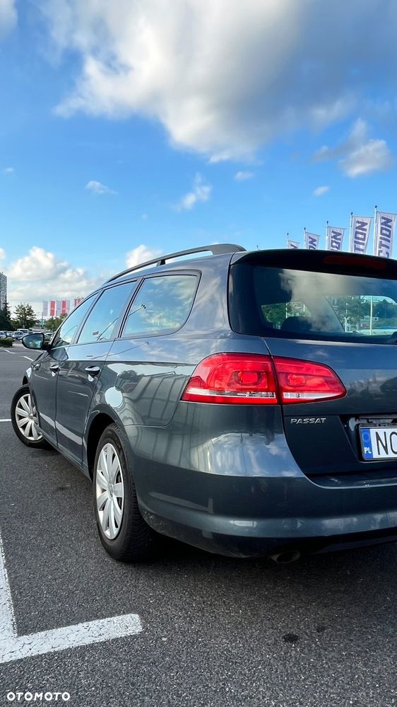 Volkswagen Passat 1.6 TDI Comfortline - 11