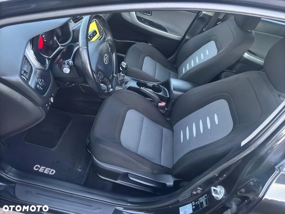 Kia Ceed 1.4 CVVT Dream Team Edition - 12