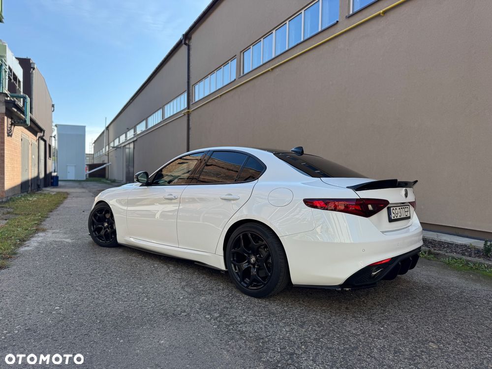 Alfa Romeo Giulia - 7