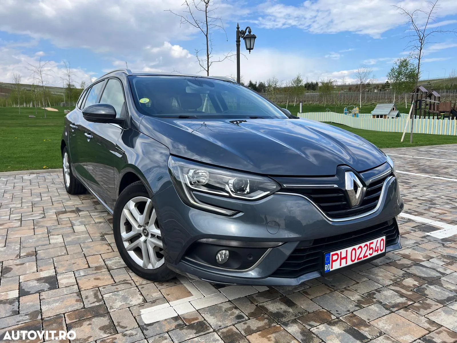 Renault Megane BLUE dCi EDC Intens - 2