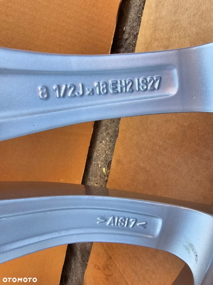 (F103) BMW OE M3 F80 M4 F82 F83 F30 F31 F32 M-Pakiet / 2284905 / 8,5Jx18 IS27 5x120 - 15