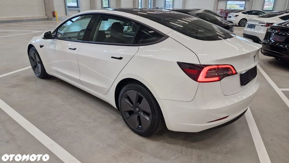 Tesla Model 3 - 5