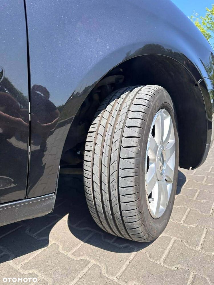 Volkswagen Touran 2.0 FSI Highline - 10