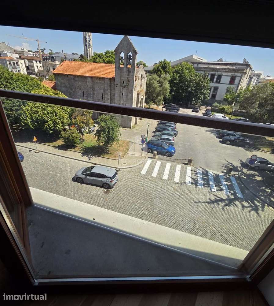 Fantástico T1 Mobilado na Boavista – Prédio Semi-Novo com Elevador - Grande imagem: 2/14