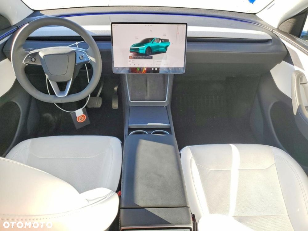 Tesla Model Y - 7