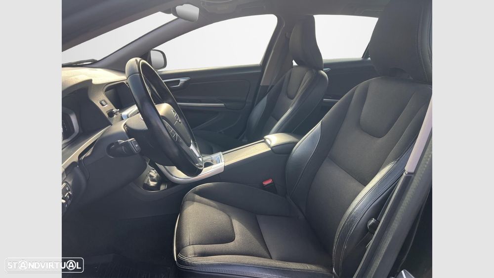 Volvo V60 2.4 D6 Momentum AWD Phev - 9