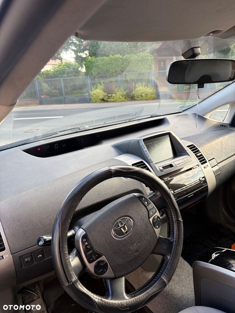 Toyota Prius 1.5 VVT-i Prestige - 11