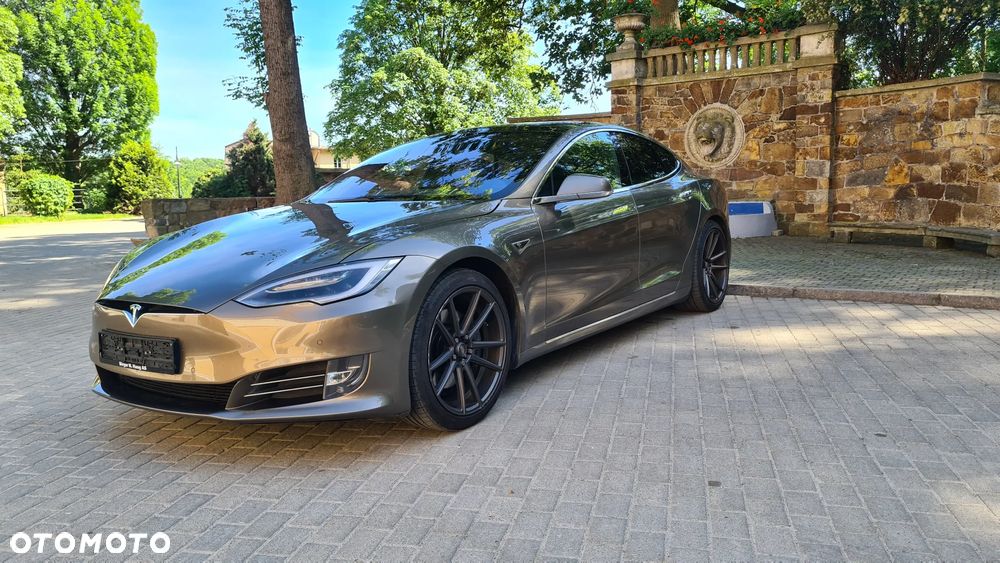 Tesla Model S - 2