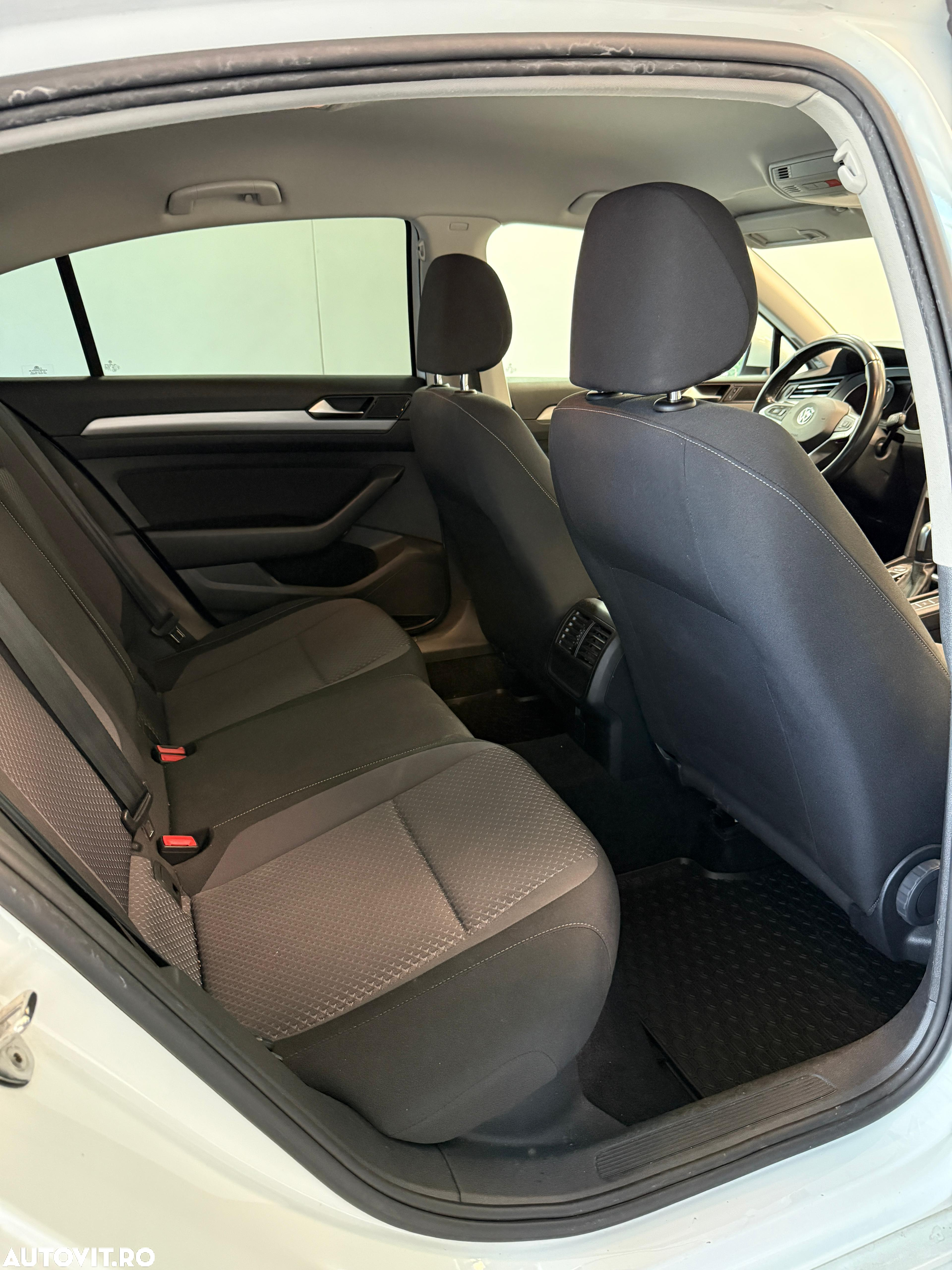 Volkswagen Passat 1.6 TDI DSG Comfortline - 5
