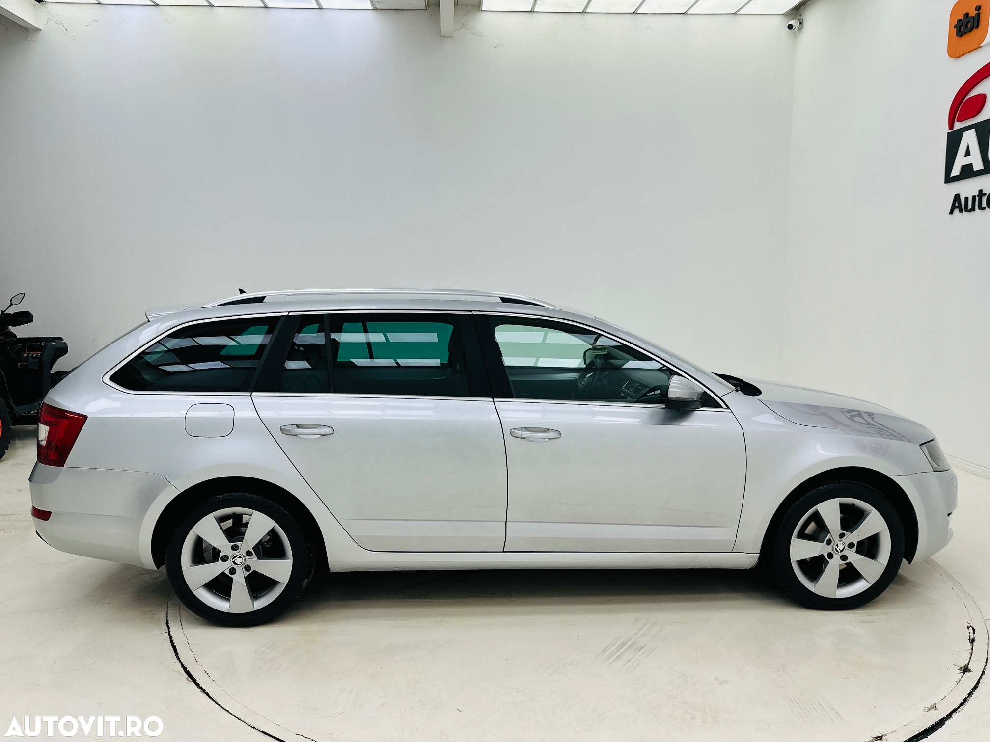 Skoda Octavia 2.0 TDI DSG Ambition - 10