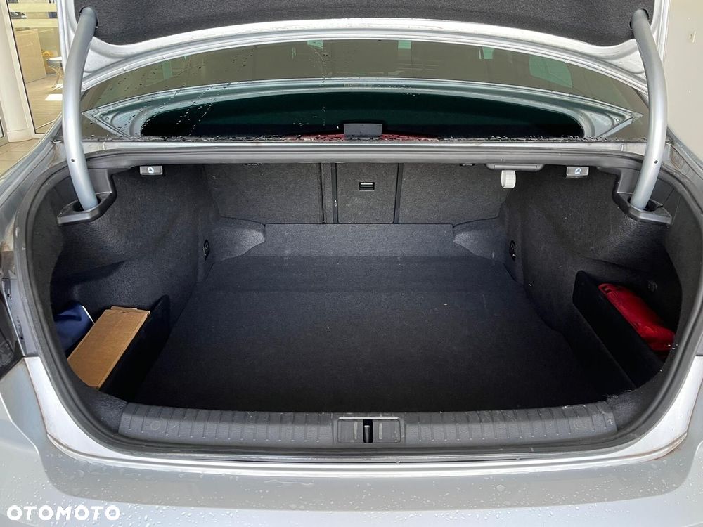 Volkswagen Passat - 7