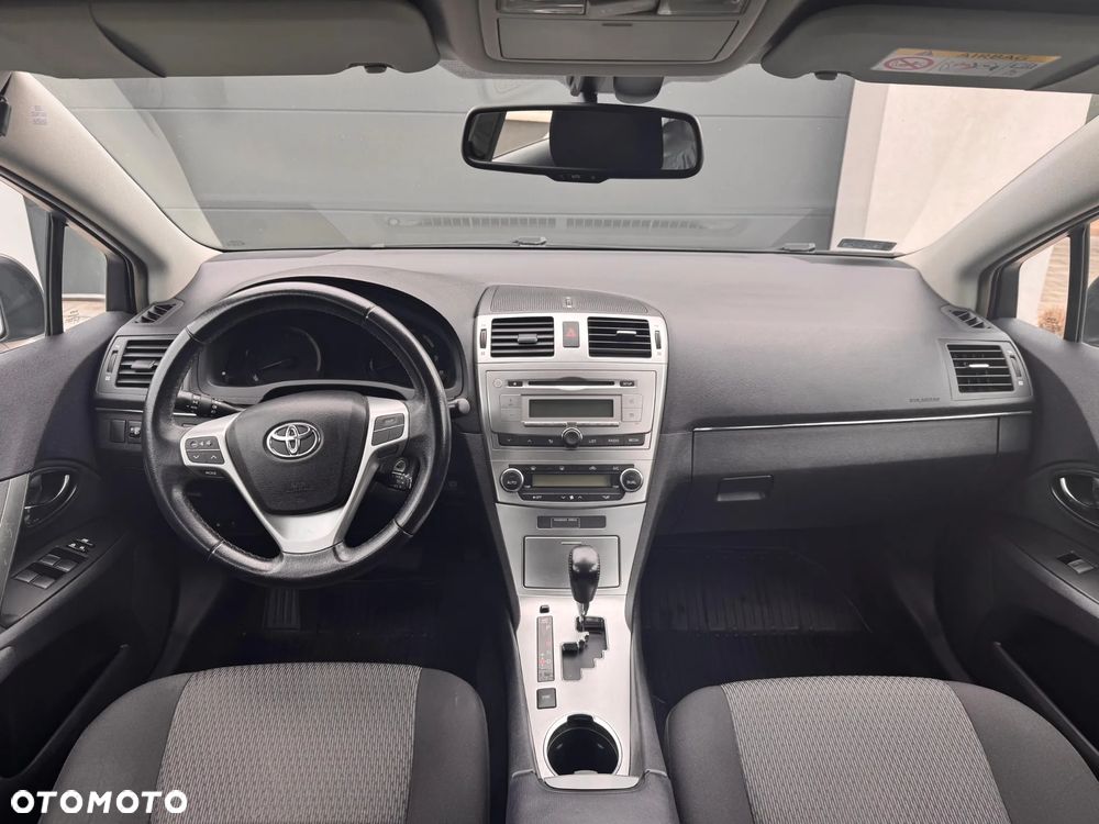 Toyota Avensis 1.8 Style MS - 12