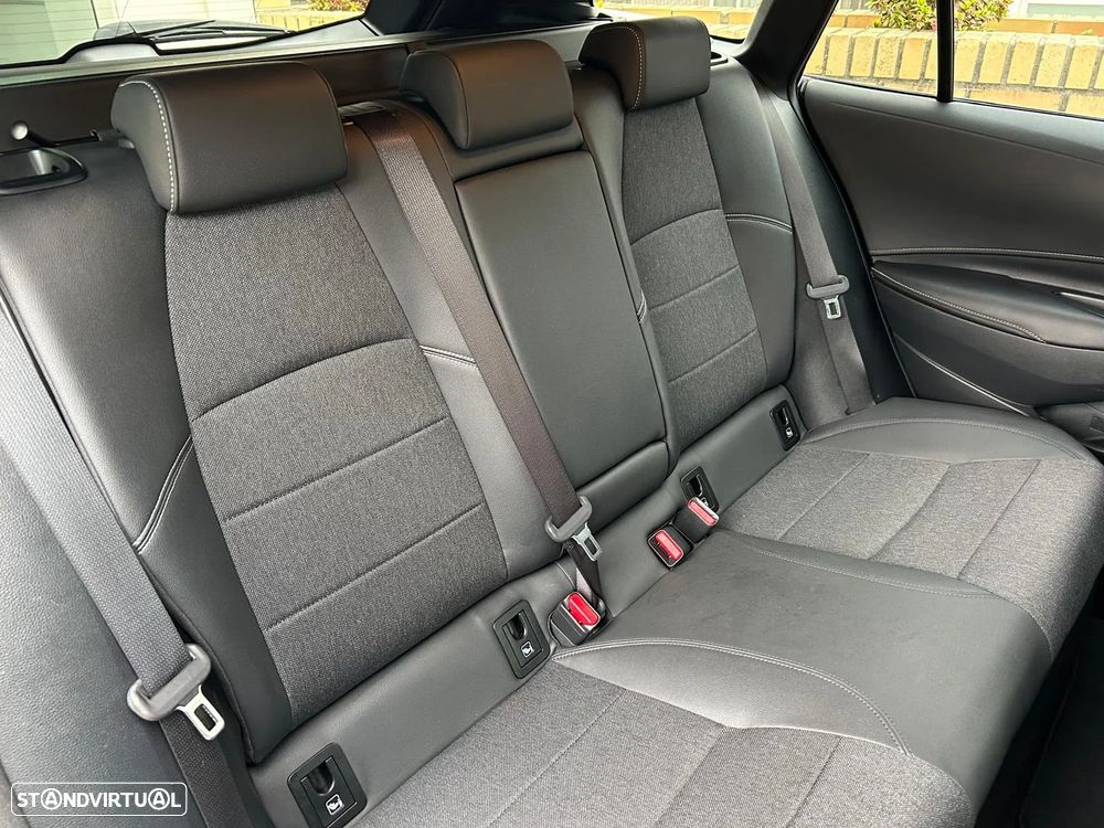Toyota Corolla Touring Sports 1.8 Hybrid Comfort+P.Sport - 8