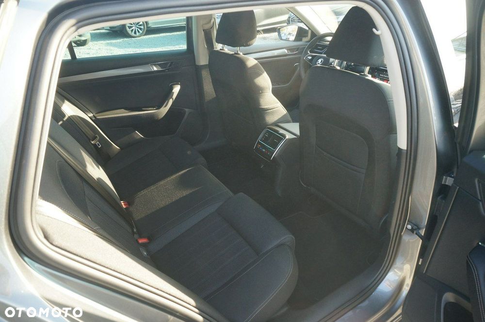 Skoda Superb 2.0 TDI SCR Style DSG - 32