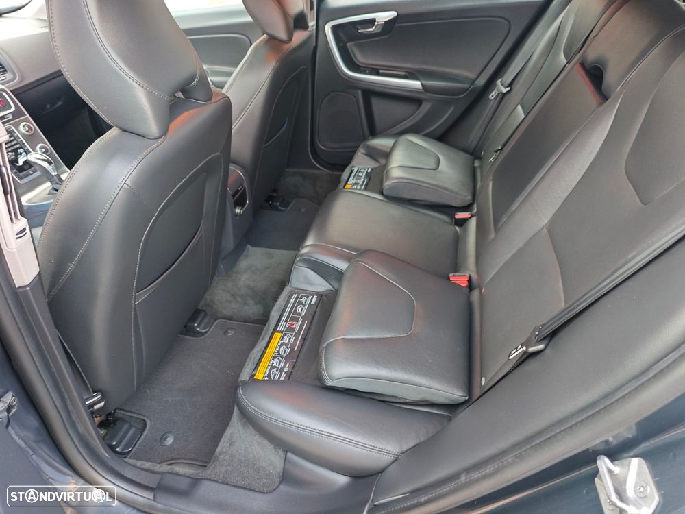 Volvo V60 2.0 D4 Summum Geartronic - 13