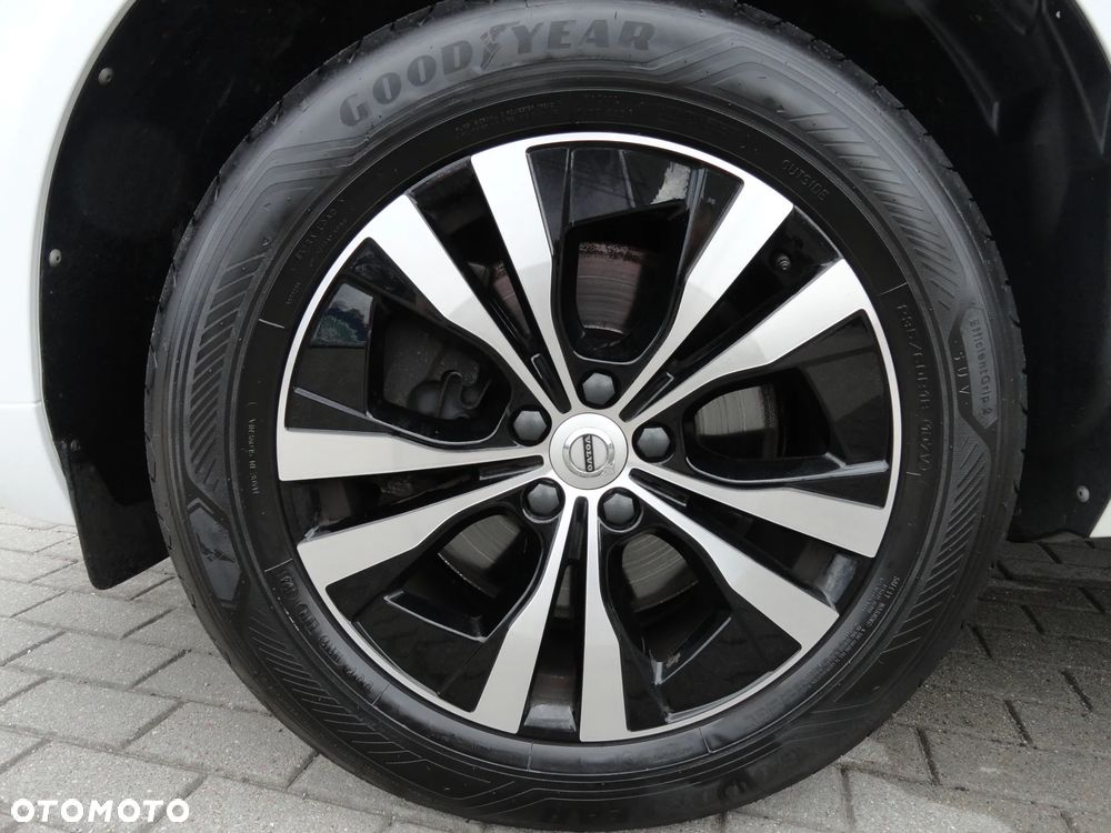 Volvo XC 60 B4 D AWD Geartronic Momentum Pro - 25