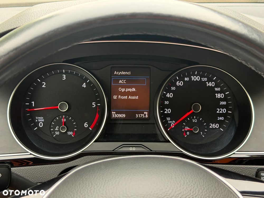 Volkswagen Passat - 13