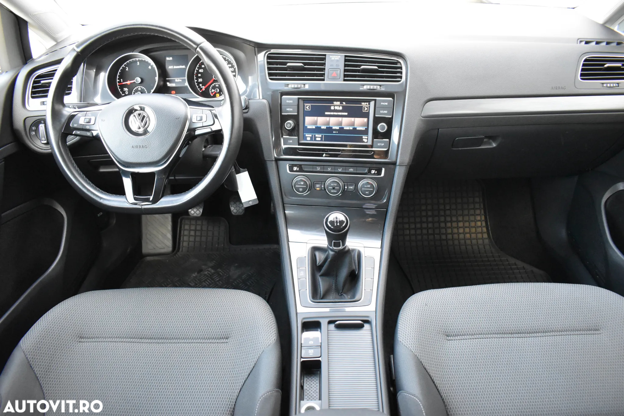 Volkswagen Golf 1.6 TDI Comfortline - 13