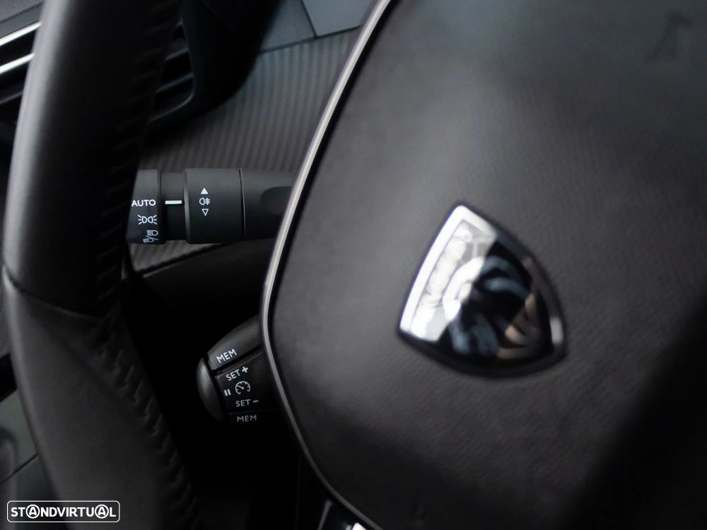 Peugeot 2008 1.2 PureTech Allure - 22
