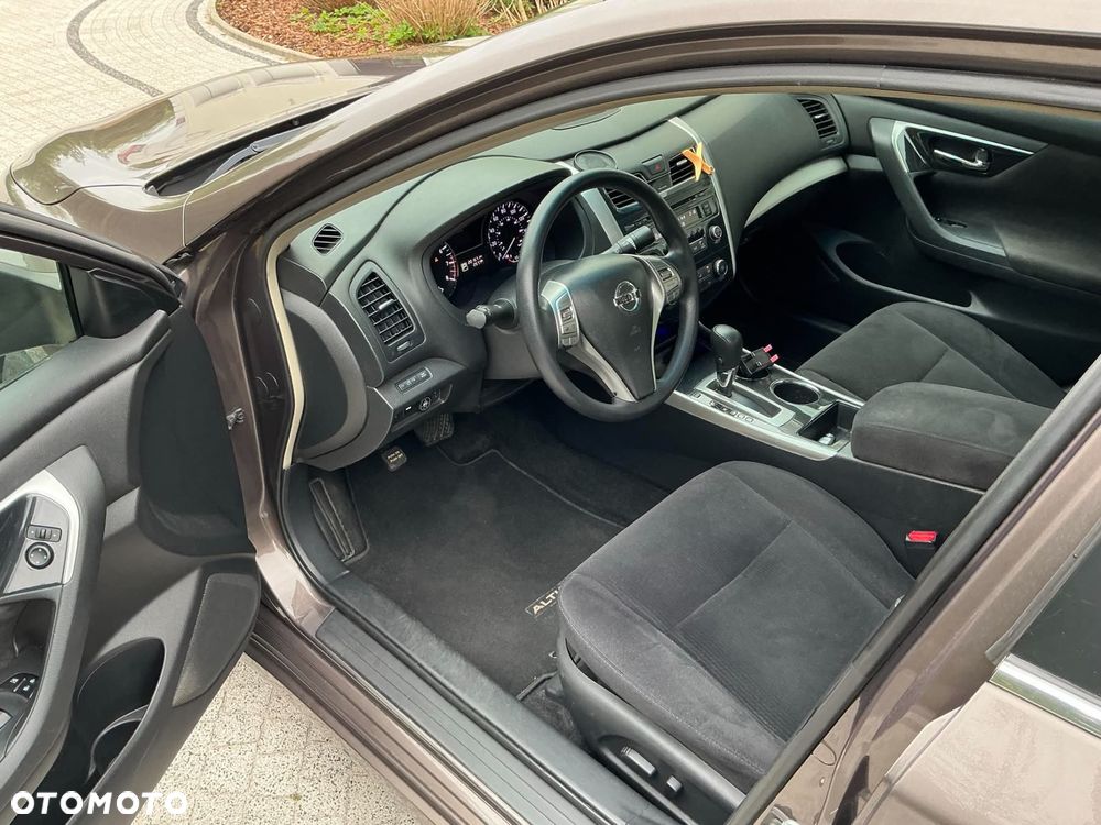 Nissan Altima - 14